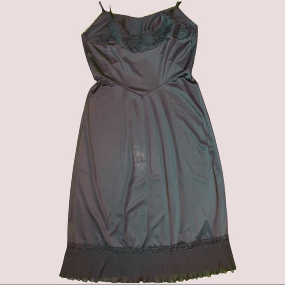 💥SOLD💥🥷 🌸 50’s Vanity Fair Lace Slip Dress/Chemise with Pleated Hem - Picture 3 of 8
